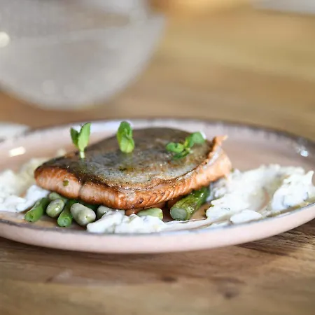 Mega Figueres מלון *