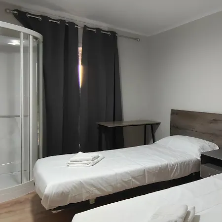 Mega Figueres מלון