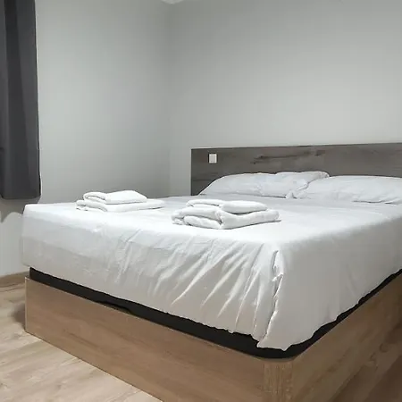 מלון Mega Figueres