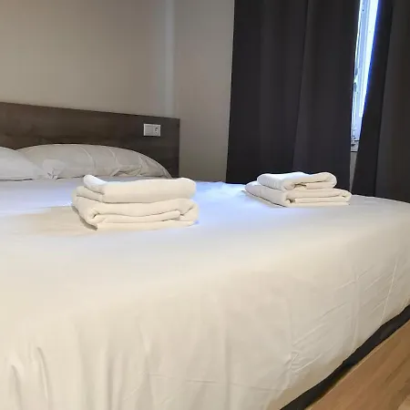 Mega Figueres فندق